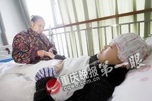重慶一名七旬老太為照顧養(yǎng)育棄嬰 拾荒16年