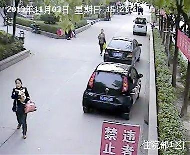 男嬰出生第二天被陌生女人抱走 警方全力搜尋