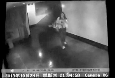 21:04現(xiàn)身走廊
