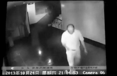 21:04現(xiàn)身走廊