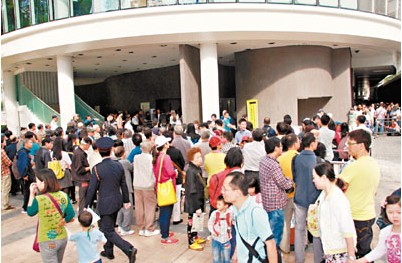 港人摸黑守候國(guó)家跳水隊(duì)千張表演入場(chǎng)券35分鐘派完